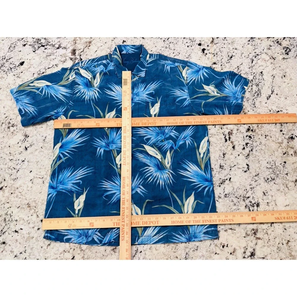 Tommy Bahama 100% Silk Men Shirt Medium Floral Hawaiian Casual Button Up Style